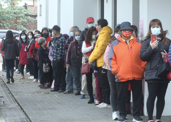 民眾採检。（本报系资料照）