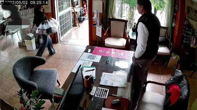 女子原先跟业者道歉，没想到最后竟脑羞怒呛业者，要他民宿不要开了，生意不要做了，还呛业者不用做人。（业者提供／吴建辉南投传真）