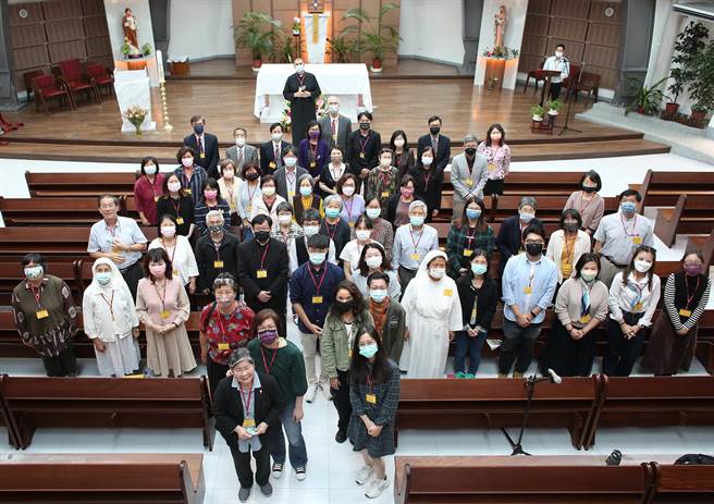 靜宜與東海大學聯合祈禱，5月3日於靜宜主顧聖母堂舉行。（陳世宗攝）