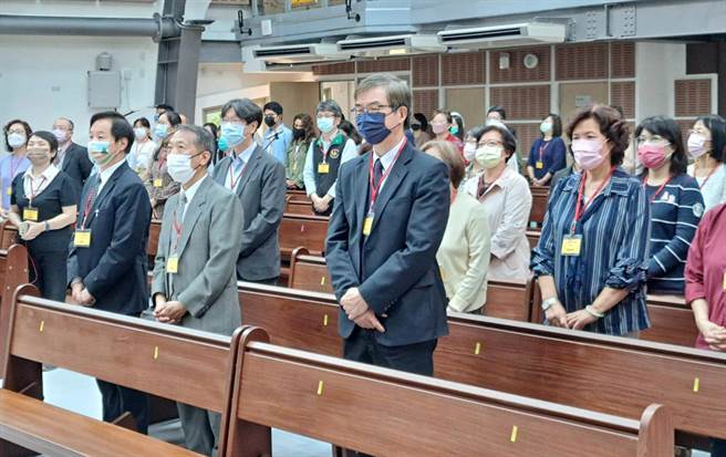 靜宜與東海選擇在天主教會的「復活期」舉辦兩校聯合祈禱，並透過耶穌復活相關的14處場景祈禱默想。（陳世宗攝）