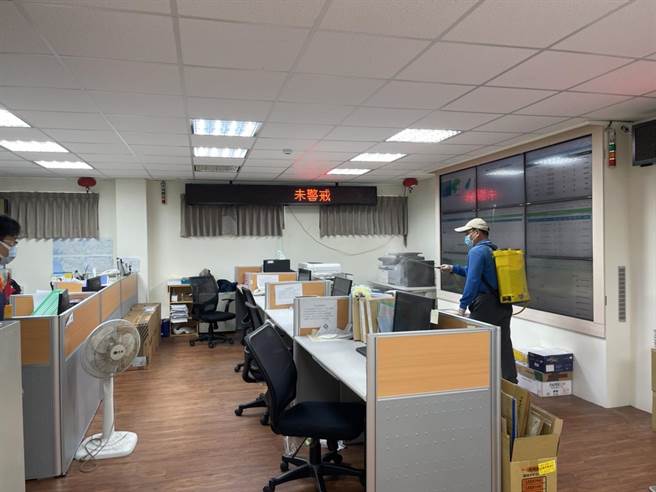 水利局安平辦公室環境清消。(水利局提供／曹婷婷台南傳真)