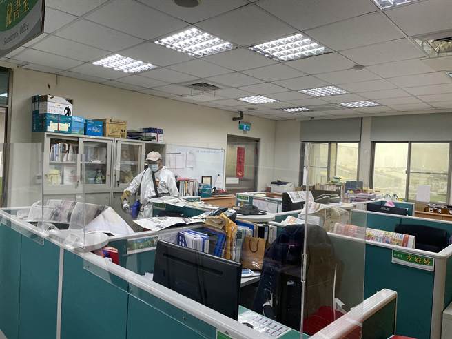 水利局民治辦公室環境清消。(水利局提供／曹婷婷台南傳真)