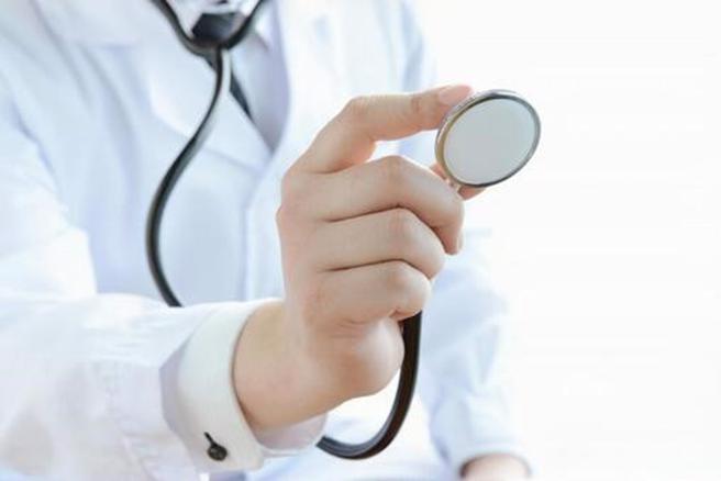 网友认为医生相当不专业。(图/翻摄自photoAC)
