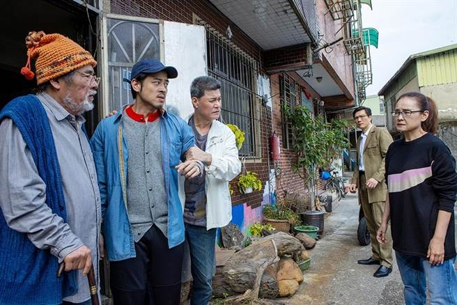 雷洪（左起）、荣忠豪、王中皇、蒋伟文、王淑娟。（北投映像提供）