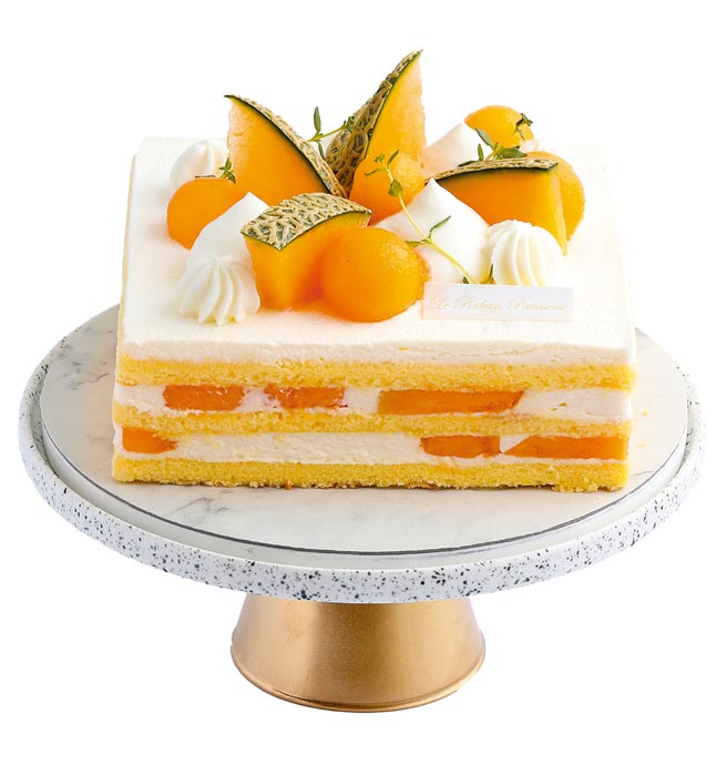 Breeze Super法朋Ｘ法国艾许鲜奶油哈蜜瓜蛋糕，预购价2500元。（微风提供）