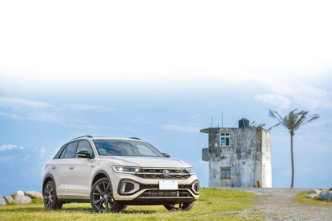 VW T-Roc 330 TSI R-Line Performance车色为绅士云灰，但实际看去较接近豆浆的色彩，颇为耐看，预售价144.8万元。（陈大任摄）