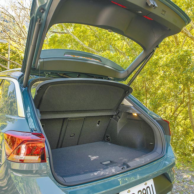 行李厢容量可自445L扩大至1290L。（陈大任摄）