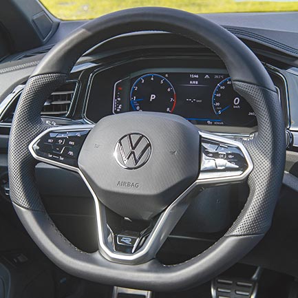 330 TSI多功能方向盘为触控式操作。（陈大任摄）