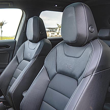 330 TSI配碳纤维纹真皮座椅。（陈大任摄）