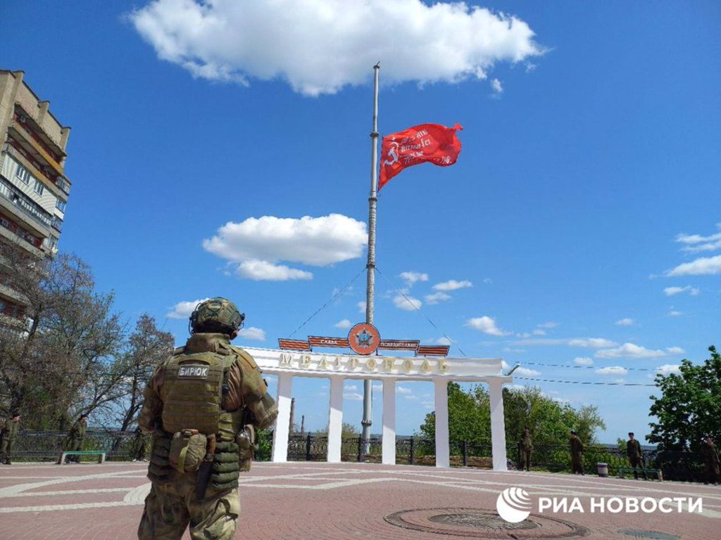 与马立波不同，梅利托波没有抵抗俄军进城，甚至改换俄军胜利旗。图/俄罗斯新闻(photo:ChinaTimes)