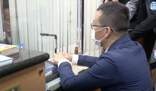 羅智強遷戶籍拚桃市長。（中時新聞網直播）