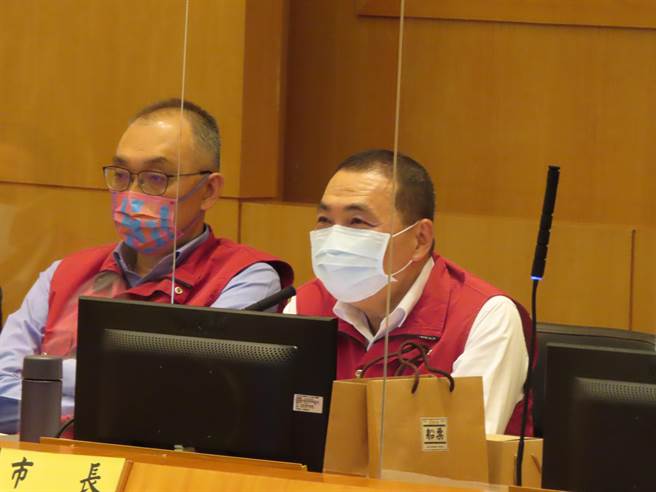 快篩陽才去PCR還是塞 侯友宜：有症狀再去急門診。（葉德正攝）