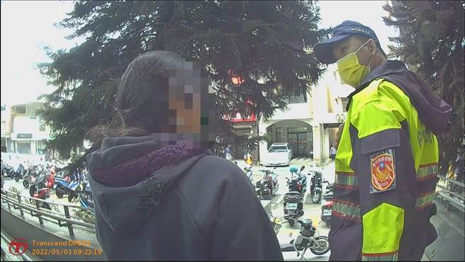 周女掉进诈骗集团「假交友手法」，到华南银行和美分行匯款，行员机警察觉神情有异，通报和美分局，即时拦截。（和美警分局提供／吴敏菁彰化传真）