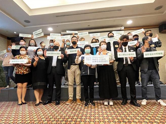 台东县观光协会结合27家旅宿推出「打满3剂 台东住宿买2送1」优惠活动。（庄哲权摄）