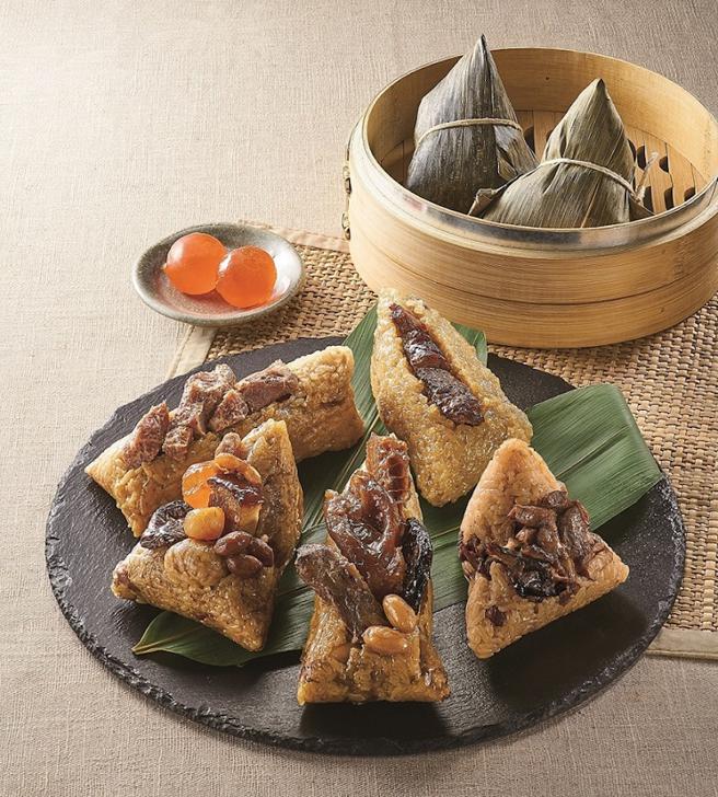 新光三越米其林必比登推薦餐廳好粽禮盒，限量推薦價1100元。（新光三越提供）