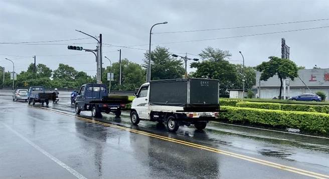 许多民眾认知这样就是直行方向，不需要打方向灯。（吴佩蓉摄）