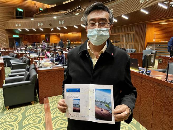 先前宜兰县议员杨弘旻在议会时指出，根本是挖洞给民眾跳，行经该路段时，几乎没有人会打方向灯。（吴佩蓉摄）