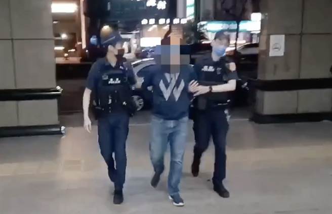 警方将林男带回派出所侦讯。（警方提供）