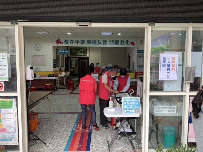 南投4日新增確診個案138例，不過其中30例為外縣市，換算縣內確診仍有108例，也是這波疫情來首度破百。（衛生局提供／吳建輝南投傳真）