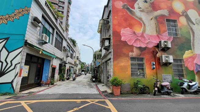 高雄铁路地下化后，沿线变身为绿园道，但去年市府整编门牌时，将苓雅区正义路308巷更名为铁道街，却未取得地方共识，居民气得跳脚。（黄文益提供）