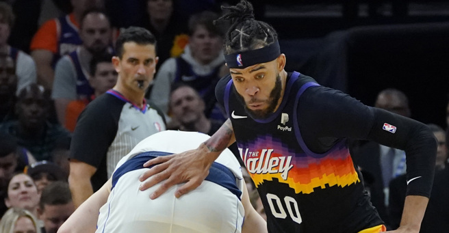 麦基上演漂亮抄截(美联社资料照)