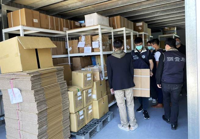 调查局于台中市、桃园市两家科技公司，查获及回收成品达10万余剂、半成品109万余剂，全案依违反医疗器材管理法第62条刑责侦办。（台中市调查站提供）