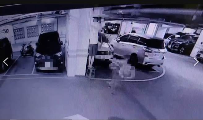 监视器完整拍下嫌犯的犯案过程。（警方提供）