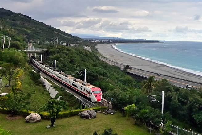 因应端午节连续假期，台东县政府将办理返乡专车，5日零时起开放网路购票。（庄哲权摄）