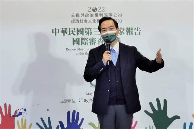 行政院政务委员罗秉成宣布，两公约第3次国家报告国际审查5／9登场。(蒋永佑摄)