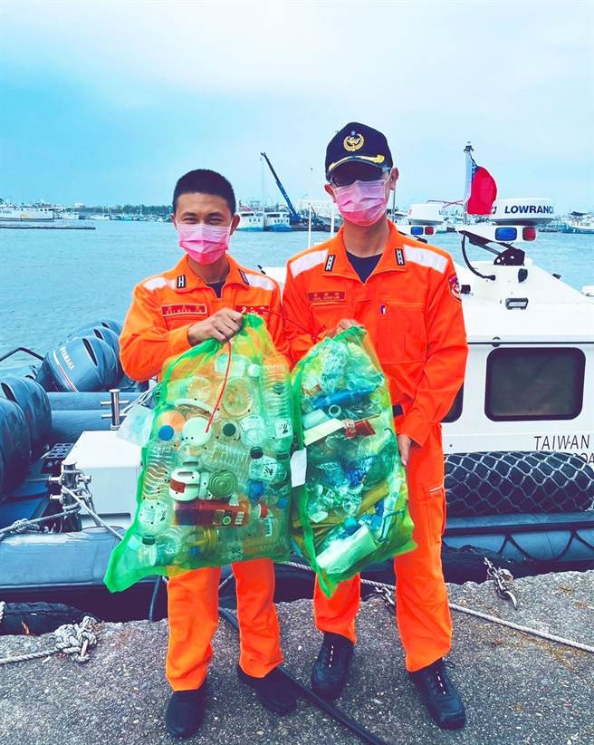 屏县府与安检所合作回收海洋废弃物，短短2个月回收数量已超过3700公斤。（屏县府提供／林和生屏东传真）