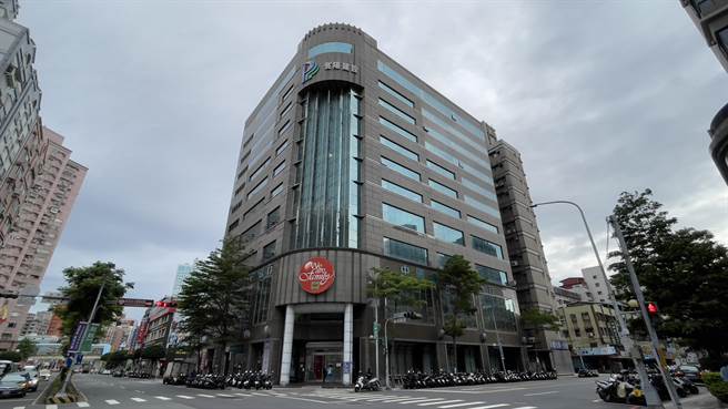 高登环球生医公司登记的地址在新北市三重这栋商办大楼里。（吕健豪摄）