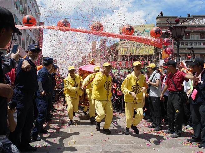 白沙屯媽祖抵達雲林縣北港鎮適逢國中會考，北港朝天宮呼籲勿燃炮。（本報資料照片）