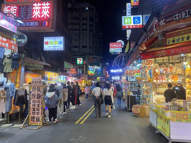 方便民眾搭车前往一中商圈。(台中市政府提供)