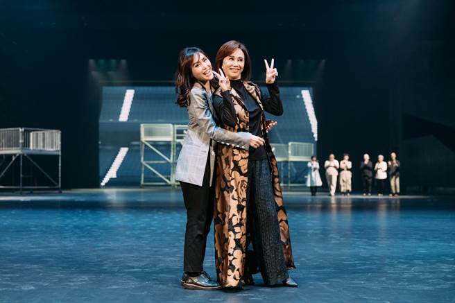 台北表演艺术中心预计在7月启用、8月正式开幕，首檔节目将由明华园总团打头阵。左为明华园总团执行长陈昭贤，右为当家小生孙翠凤。（北艺中心提供）