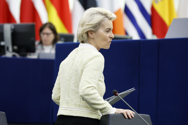 欧盟虽然已提案全面禁止进口俄罗斯石油，但天然气却「明显被忽略」。图为范德赖恩。（图／美联社）