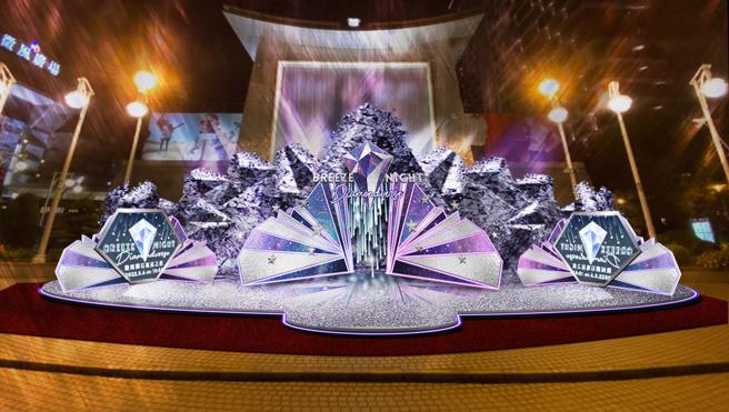 微风广场市民大道门口，将于本周五（6日）起至周日，摆放钻石山拍照景点，邀请贵宾进入微风钻石琉星之夜。（微风提供）