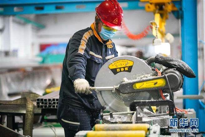 截至目前，上海自貿區臨港新片區規模以上企業復工復產數量占比已過半。（新華社）