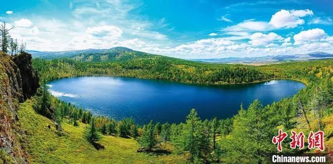 图为兴安盟阿尔山天池。（中新社）