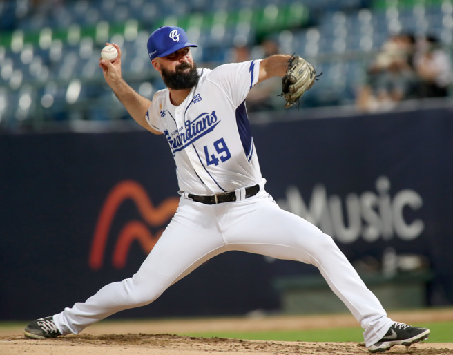 富邦悍將范米特8局失1分奪下來台首勝。（鄭任南攝）