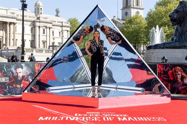 伊莉莎白欧森大胆示爱班奈狄克康柏拜区，直言和他合作很享受。（迪士尼提供）