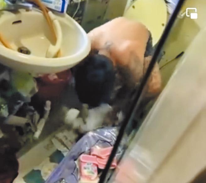 男嬰母親將男嬰被丈夫施虐的照片上傳到臉書社團《我是新營人》。（摘自《我是新營人》臉書／張毓翎台南傳真）