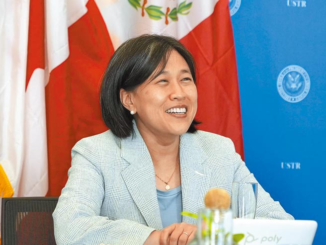 美国贸易代表戴琪2日表示，解决物价飙升的所有手段都在考虑之内，包括可能削减对中国进口商品关税。（摘自美国贸易代表戴琪推特）