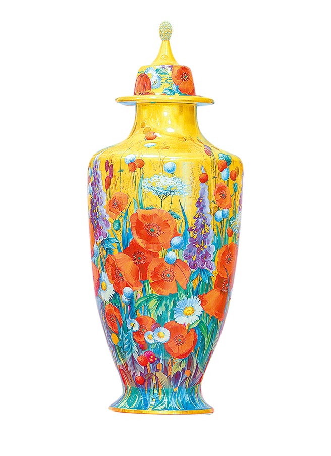 麦森春光花自浓花瓶，以黄金表达阳光的绚丽。（粘耿豪摄）