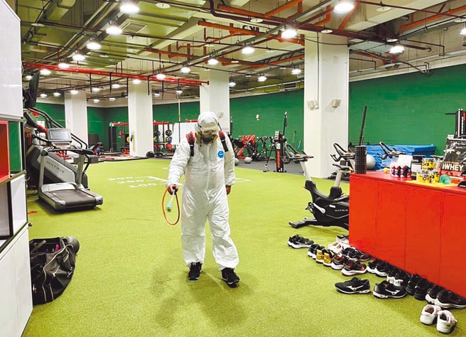 味全龍上周對主場天母球場進行清消，目前確診球員已增至15人。（資料照片／味全龍提供）