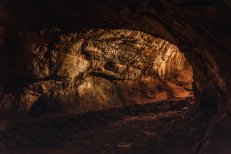 洞穴3公尺巨畫隱形34年突現形 專家曝驚人原貌