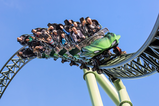 大陸一間遊樂園的雲霄飛車突然故障，導致18名遊客被卡在77公尺高空。(示意圖/達志影像)