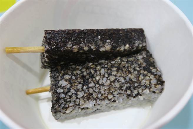 彰化1名55岁的张先生，近3个月来因背部不断疼痛到医院求诊，没想到竟确诊室胃溃疡和胃食道逆流，令他不解为何胃病竟痛背部。（院方提供／吴建辉彰化传真）