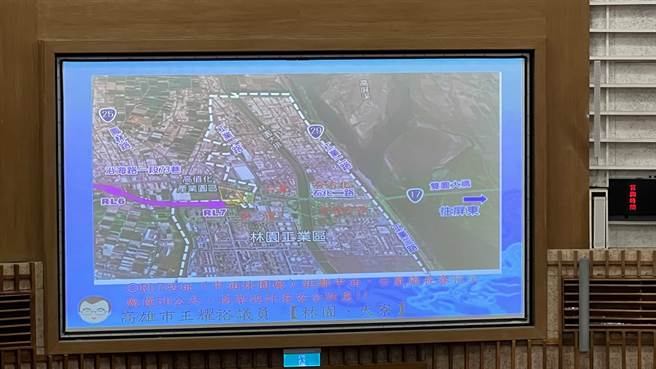 高雄捷运小港林园延伸线唯一的高架RL7站址，紧邻中油等石化厂最近仅50公尺，引发公安疑虑。高市议员王耀裕呼吁市府慎思。（柯宗纬摄）