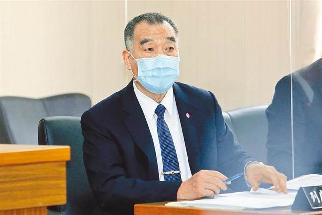 国防部长邱国正。本报资料室。