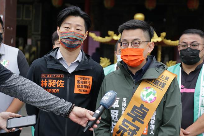 民进党新北市第8选区（土城、树林、三峡、莺歌）初选民调今出炉，正国会新人卓冠廷以22.4％夺冠。（卓冠廷提供）